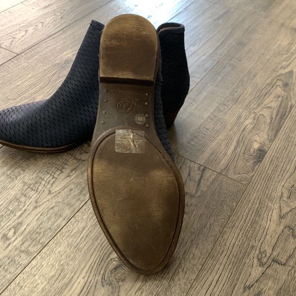 Lucky Brand Women's Baley Ankle Boot Sz 9.5M - Picture 8 of 10